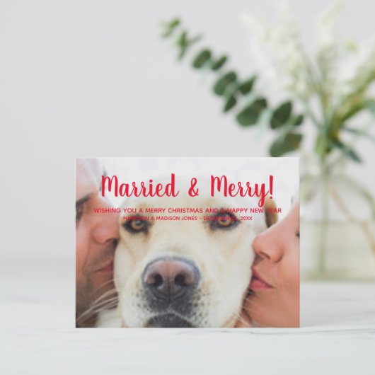 結婚した&赤メリー写真カスタム文字クリスマス ポストカード (スタンド正面)
