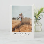 結婚したChristmas Newlywed Scriptタイポグラフィ写真 シーズンカード (スタンド正面)