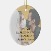 結婚したPandomestic Covid Bride Groomの写真 セラミックオーナメント (右)