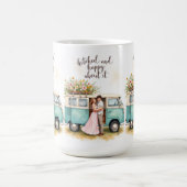 結婚して幸せなキャンパーのマグカップ モーフィングマグカップ (中央)