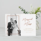 結婚して幸せなホリデー ウェディング フォト カード (立ち正面)