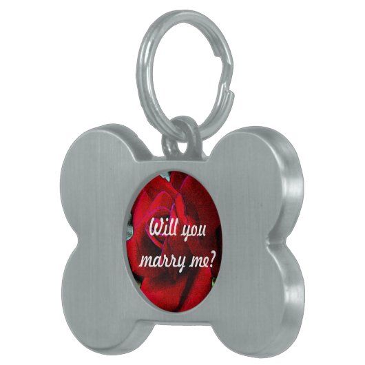 "結婚します私とか"。 赤いバラのメッセージ ペットネームタグ (正面右)