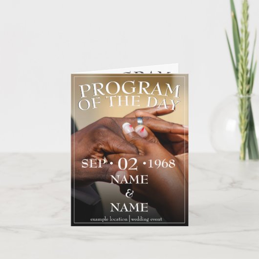 結婚するカップルの手に指輪 案内状 (正面)