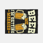 結婚する俺たち 乾杯！ 結婚前最後の男祭り 花婿とその仲間たち フリースブランケット (正面(横))