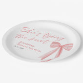 「結婚する彼女」ピンクの蝶ネクタイ ブライダルシャワー ペーパープレート (アングル)
