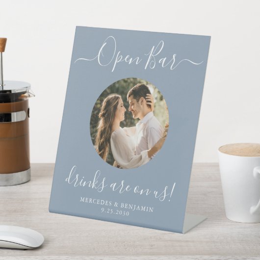 結婚のオープンバーパーソナライズされたダスティブルー写真 台座サイン (インサイチュ)