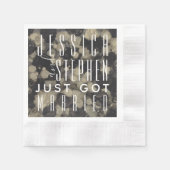 結婚のカクテルナプキンシェード金ゴールドとブラック 縁ありカクテルナプキン (正面)