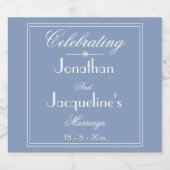 結婚のカスタム新郎新婦の名前シックなダスティブルー リキュールボトルラベル (シングルラベル)