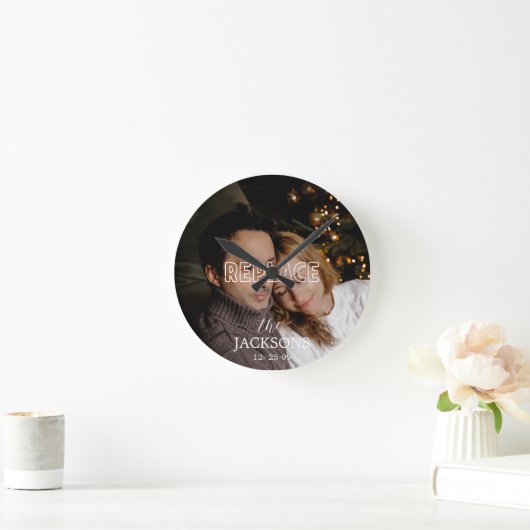 結婚のクリスマス記念家族の写真 ラウンド壁時計 (ホーム)