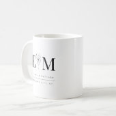 結婚のシックなモノグラムモダンの葉 コーヒーマグカップ (正面左)