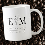 結婚のシックなモノグラムモダンの葉 コーヒーマグカップ<br><div class="desc">クラシックのシンプル草書体とセリフのタイポグラフィを持つストレートフレームで構成。これらの要シンプル素は時代を超越しクラシック..これはZazzleのホワイト紙樺の木独占的社が設計した。利用可能： http://www.zazzle.com/store/whitepaperbirch</div>