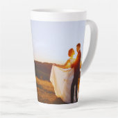 結婚のパーソナライズされた写真ネイビー青ラテマグカップ カフェラテマグ (右アングル)