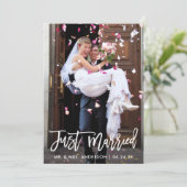 結婚のフォトたった今結婚しましたモダンブラシスクリプト 案内状 (スタンド正面)