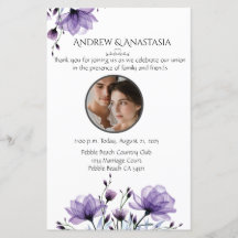 結婚のプログラムの式典の写真とフローラ