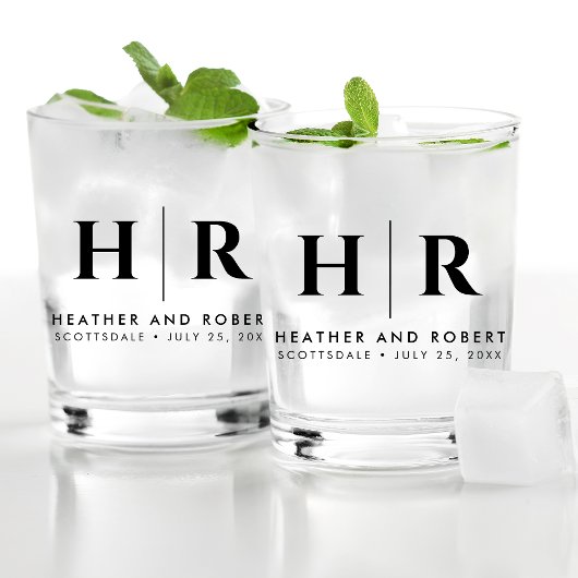 結婚のモノグラムモダンカスタムの花嫁と花婿 ウイスキーグラス
