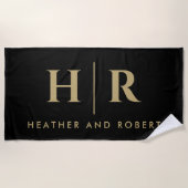 結婚のモノグラムモダンカスタムの花嫁と花婿 ビーチタオル (正面)