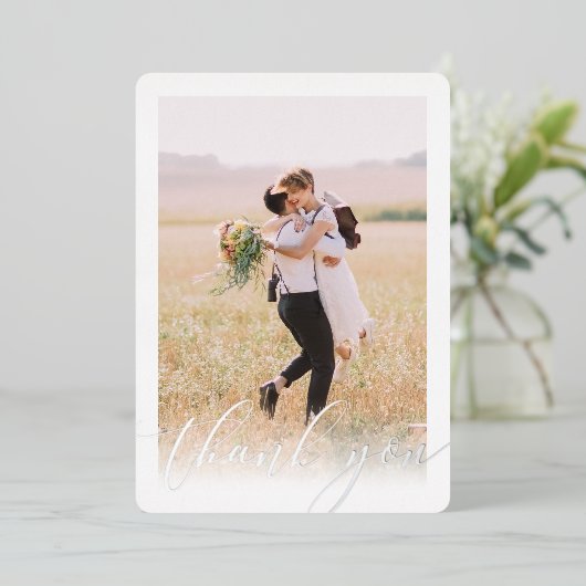 結婚の写真感謝していミニマモダンルオーバーレイ 箔招待状 (立ち正面)