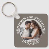 結婚の初めてのクリスマス写真名前をカスタムすると年 キーホルダー (正面)