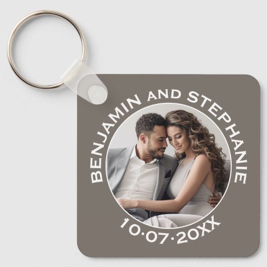 結婚の初めてのクリスマス写真名前をカスタムすると年 キーホルダー (正面)
