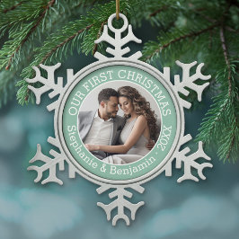 結婚の初めてのクリスマス写真名前をカスタムすると年 スノーフレークピューターオーナメント