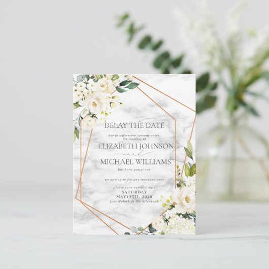 結婚の日付延期の白フローラ幾何学模様 案内ポストカード (スタンド正面)