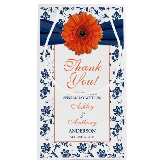 結婚の歓迎抱き枕オレンジデイジーネイビーダマスク スモールペーパーバッグ (裏面)