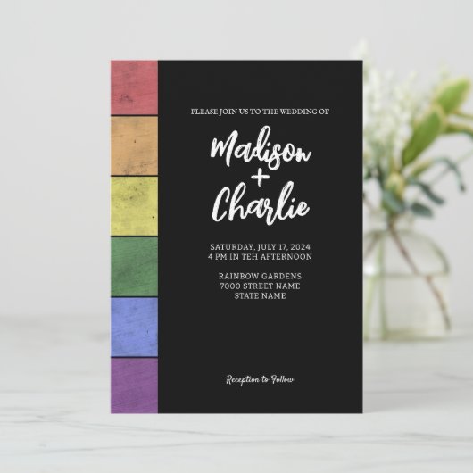 結婚のLGBTフラグプライドヴィンテージスクリプトタイポグラフィ 招待状 (スタンド正面)