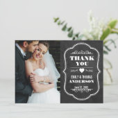 結婚はモダンな黒板の写真カードBW感謝していしています サンキューカード (スタンド正面)