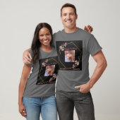 結婚カップルのダークグレーのウェディングセレモニー Tシャツ (ユニセックス)