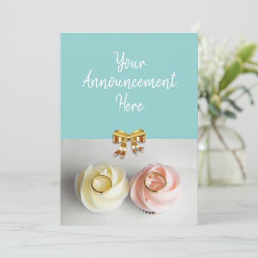 結婚ケーキのカップケーキに結婚指輪を飾って 案内状 (スタンド正面)