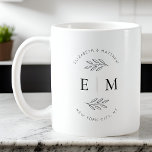 結婚ズシエレガントックモダンシンプルモノグラム コーヒーマグカップ<br><div class="desc">クラシックのシンプル草書体とセリフのタイポグラフィを持つストレートフレームで構成。これらの要シンプル素は時代を超越しクラシック..これはZazzleのホワイト紙樺の木独占的社が設計した。利用可能： http://www.zazzle.com/store/whitepaperbirch</div>