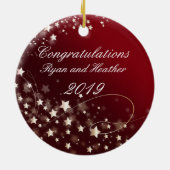 結婚ズ婚約ニューホームレッド セラミックオーナメント (裏面)