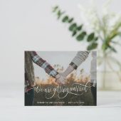 結婚式のお知らせ　白いカリグラフィー 案内ポストカード (スタンド正面)