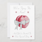 結婚式のために白い弓を持つロマンチックな赤いハート 招待状 (正面)