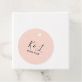 結婚式のカップルの名前の文字の日付の赤いパステル背景 フェイバータグ (インサイチュ)