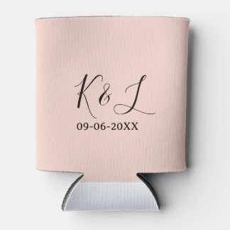 結婚式のカップルの名前の文字の日付の赤いパステル背景 缶クーラー