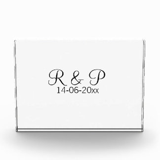 結婚式のカップル名のイニシャルと日付を追加 ロマンチックな結婚式 フォトブロック