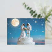 結婚式のケーキに宇宙飛行士が立つ 出欠カード (スタンド正面)