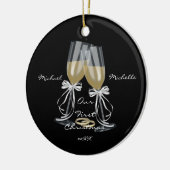 結婚式のトースト私達の初めてのクリスマスのオーナメント セラミックオーナメント (左)