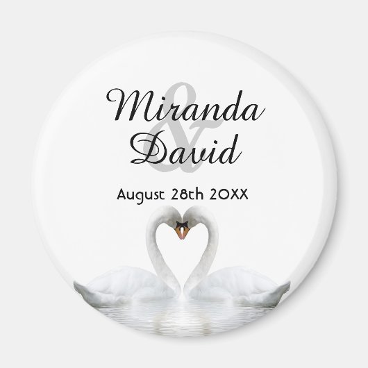 結婚式のモノグラムを名付けるスワンのカップル マグネット (正面)