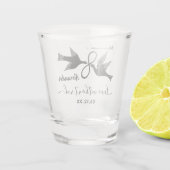 結婚式の仲の良い恋人同士の無限|カスタムのカップルの名前 ショットグラス (裏面)