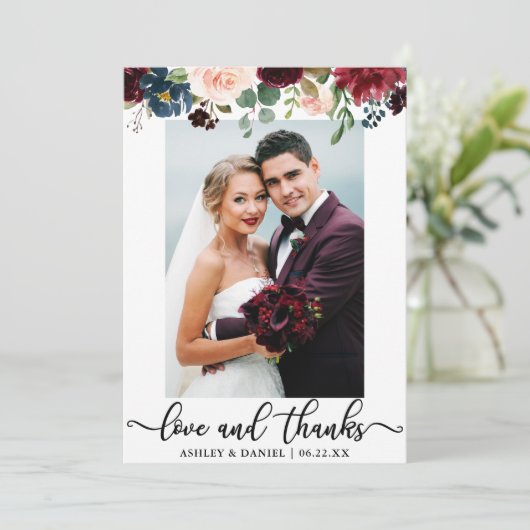 結婚式の写真愛および感謝のバーガンディの青の花柄 サンキューカード (スタンド正面)