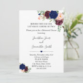 結婚式の前に、ネイビーの花の彩りのリハーサルディナーの案内 招待状 (スタンド正面)