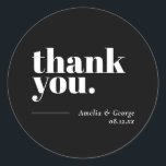 結婚式の引き出物に最適なミニマリストの感謝ステッカー ラウンドシール<br><div class="desc">当社のミニマリストの黒と白の感謝ステッカーで、あなたの結婚式に現代的な洗練さを加えてください。これらのステッカーは、結婚式の引き出物に最適に設計されており、ゲストへの感謝を表現するのに最適な、スタイリッシュでエレガントな方法を提供します。 当社のステッカーは、洗練された現代的なデザインで作られており、ミニマリストの美学を求めるカップルに最適です。丈夫で、使いやすく、美しく作られているため、あなたの結婚式の引き出物の完璧な仕上げとなり、あなたの特別な日をスタイルと優雅さで記憶に残るものにします。</div>