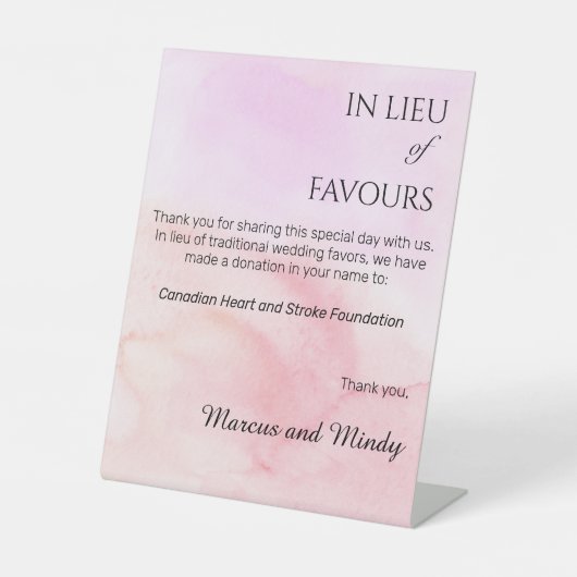 結婚式の引き出物の代わりに編集可能なピンク 台座サイン (正面)