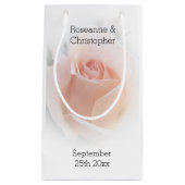 結婚式の引き出物スモール抱き枕ピーチピンクローズブド スモールペーパーバッグ (正面)