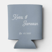 結婚式の引き出物ダスティブルーミニマリストスクリプト 缶クーラー (裏面)