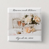 結婚式の引き出物ボタンシャンペンおよび花 缶バッジ (正面)
