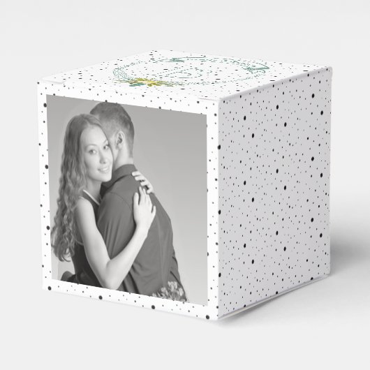 結婚式の引き出物ボックスあなたの写真モノグラム名 フェイバーボックス (正面サイド)