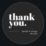 結婚式の引出物に最適なミニマリストの感謝ステッカー ラウンドシール<br><div class="desc">当社のミニマリストの黒と白の感謝ステッカーで、あなたの結婚式に現代的な洗練さを加えてください。これらのステッカーは、結婚式の引出物のために特別にデザインされており、ゲストへの感謝を表現するのに最適な、スタイリッシュでエレガントな方法を提供します。洗練された現代的なデザインで作られた当社のステッカーは、ミニマリストの美学を求めるカップルに最適です。丈夫で、使いやすく、美しく作られており、あなたの結婚式の引出物の完璧な仕上げとして、あなたの特別な日をスタイルと優雅さで記憶に残るものにします。</div>
